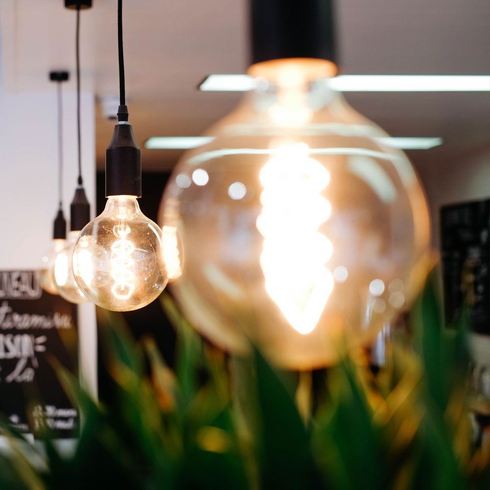VIDEX G95 dimmable LED filament bulb 4 W E27, 2200 K – Amber glass – official product image 4