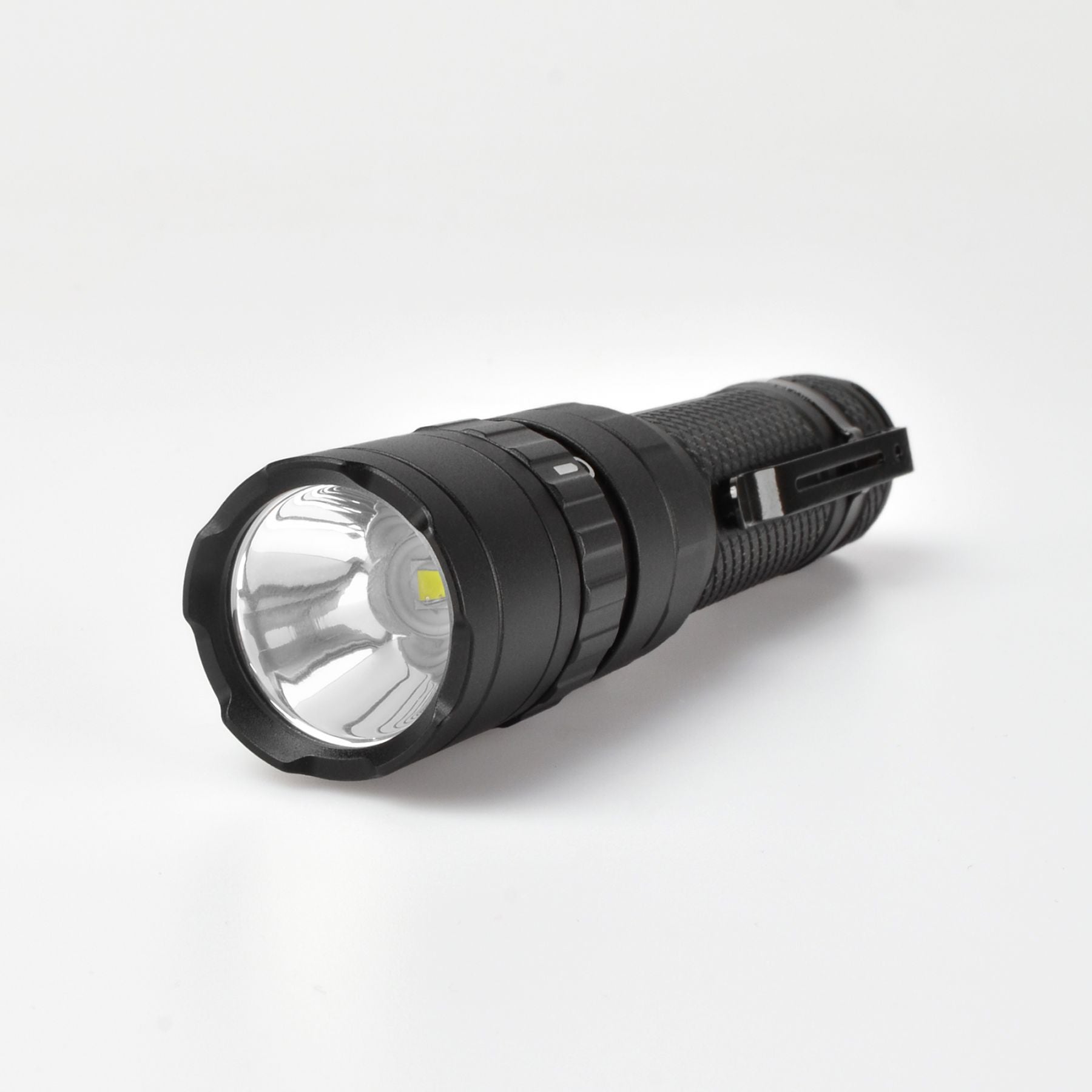 LED Portable Flashlight VIDEX VLF-A156R 1700 Lm 6500K – official image 5